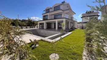 فيلا بتصميم فاخر مع مسبح وحديقة في Koca Calis
